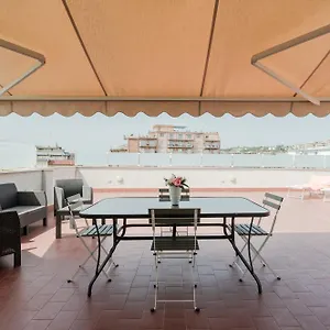  Appartamento Skyview Terrace: Your Urban Escape Italia
